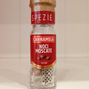 Szerecsendió egész, reszelővel